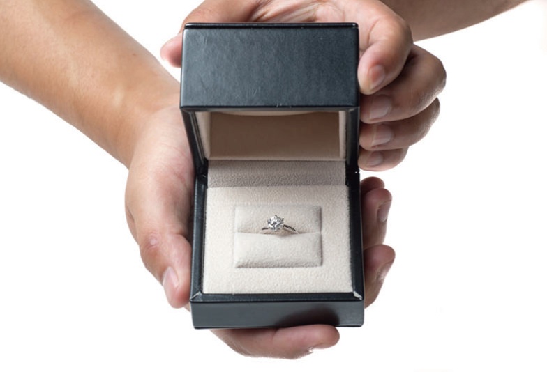 【神奈川県横浜市】女性に聞いた！プロポーズで貰う婚約指輪はどんなデザインがいい？