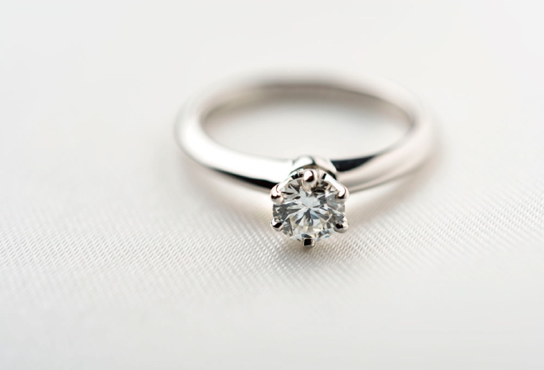 【新潟市】婚約指輪｜人気のブランドとは？デザインやダイヤモンドに焦点を当てたブランド早見表
