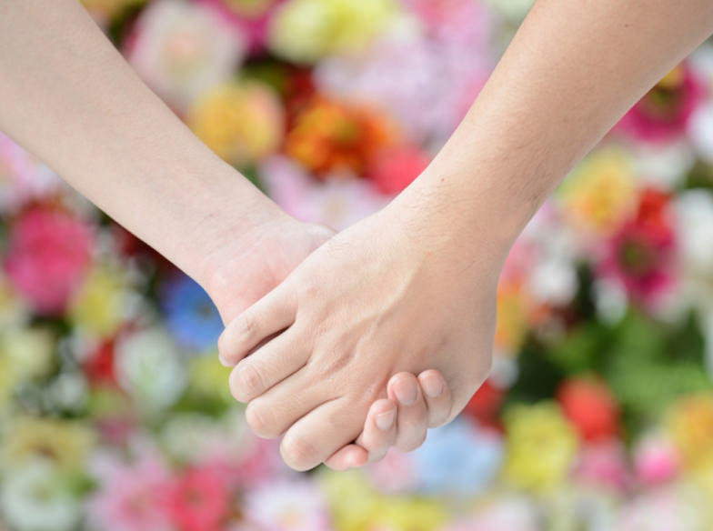 【静岡市】女性のリアルな声！プロポーズのお花は赤色がいい理由とは？