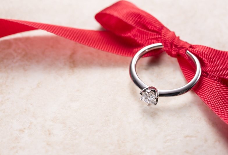 【静岡市】プロポーズの2ヶ月前までに婚約指輪を決めに行く理由って？今ならまだ間に合う！2018年クリスマスのサプライズプロポーズ♡