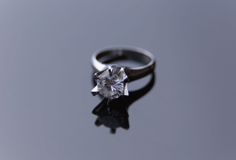 【京都河原町】祖母や母の立て爪ダイヤモンドを婚約指輪にジュエリーリフォームしてプロポーズもあり？人気デザイン3選