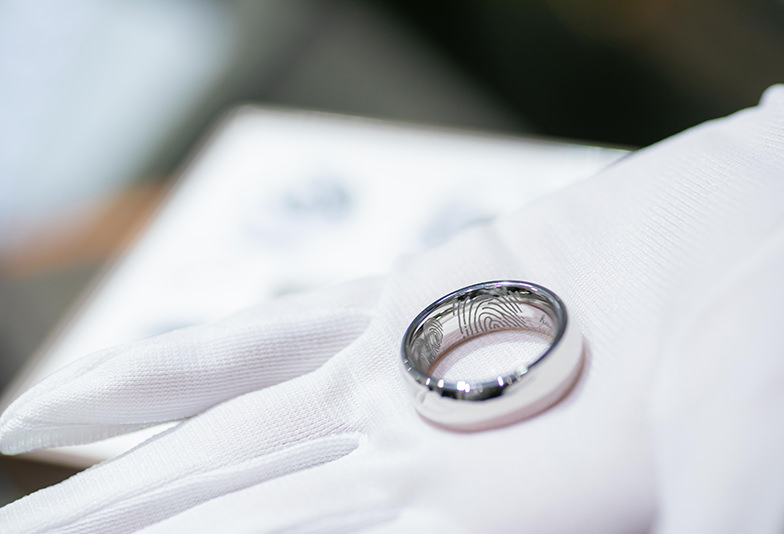 【静岡県】結婚指輪にはオリジナルの刻印がおすすめ！MEISTERの「ハンドライティング」とは