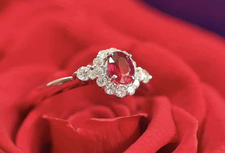 【静岡】女性のお守り「ルビー」を婚約指輪に。赤い色味が与える効果とは