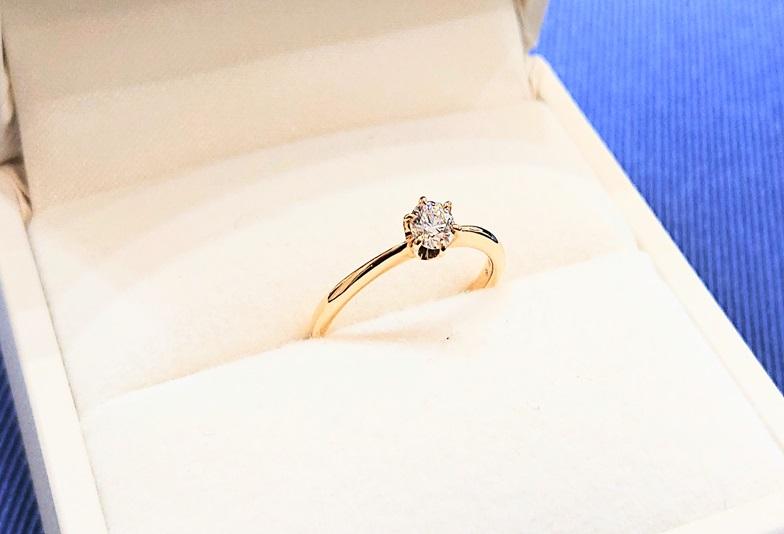 【京都】華やかな存在感で色味によって雰囲気が変わるゴールド素材の婚約指輪のご紹介！
